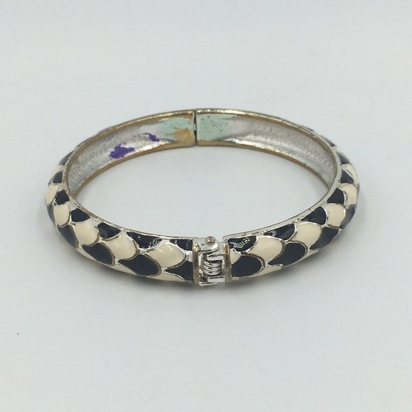 Black & Cream White Enameled CLAMPER BRACELET, Scales Pattern (flaw) - Picture 5 of 8